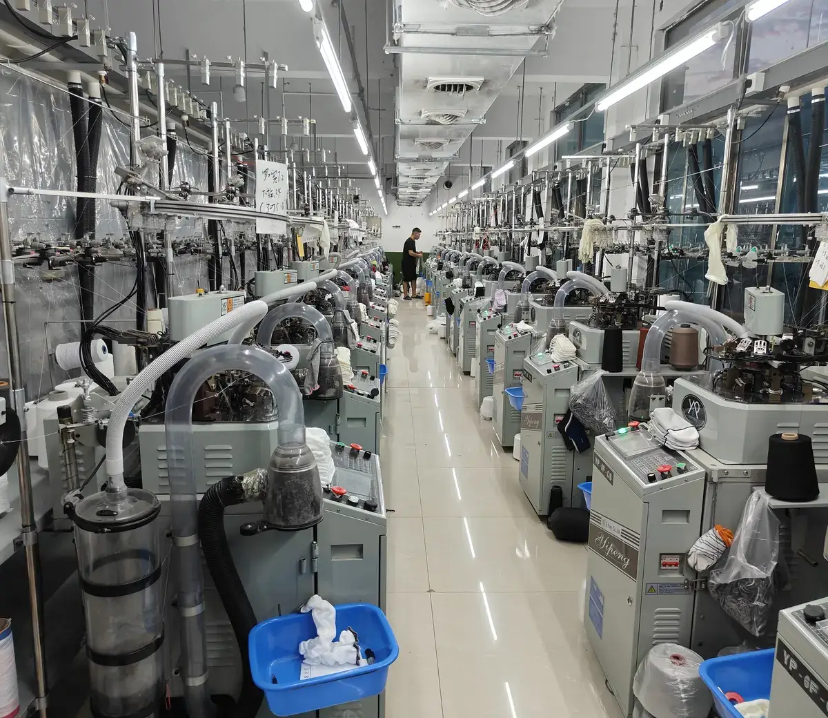 QYQ Socks knitting machine workshop